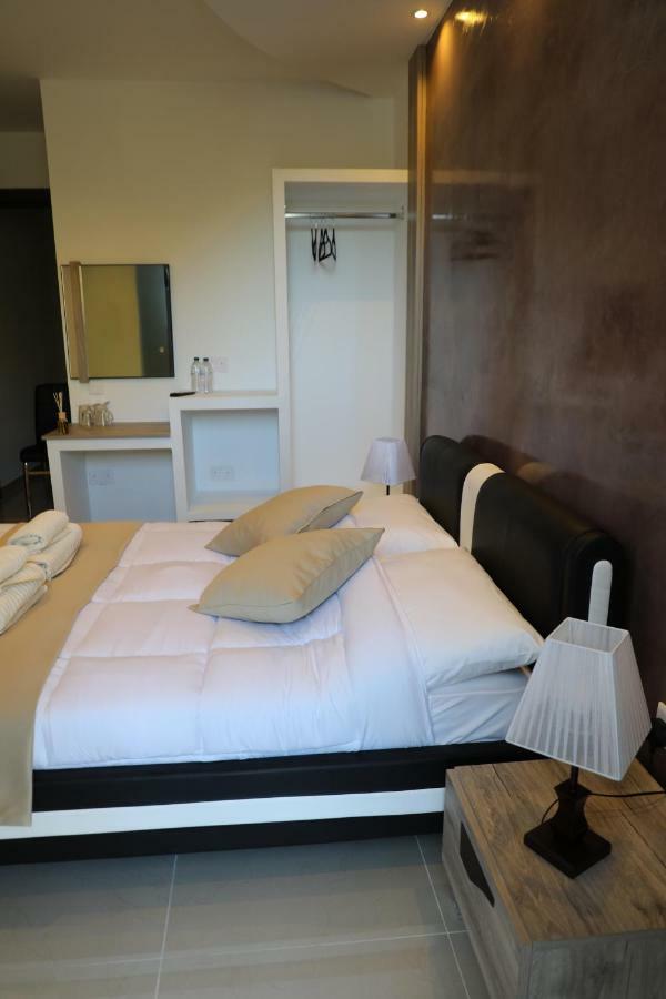 סיינט פול ביי The Pearl Luxury Guest House מראה חיצוני תמונה